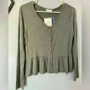 ❤️ NWT Large Green Long Sleeve Crop/Shorter Buttons Down Front